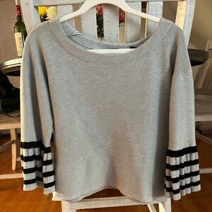 Cute gray and black sweater with flared sleeves